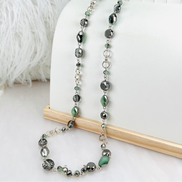 Beautiful weighted, silvertone, colored reflective, bead costume, long necklace - Picture 8 of 9